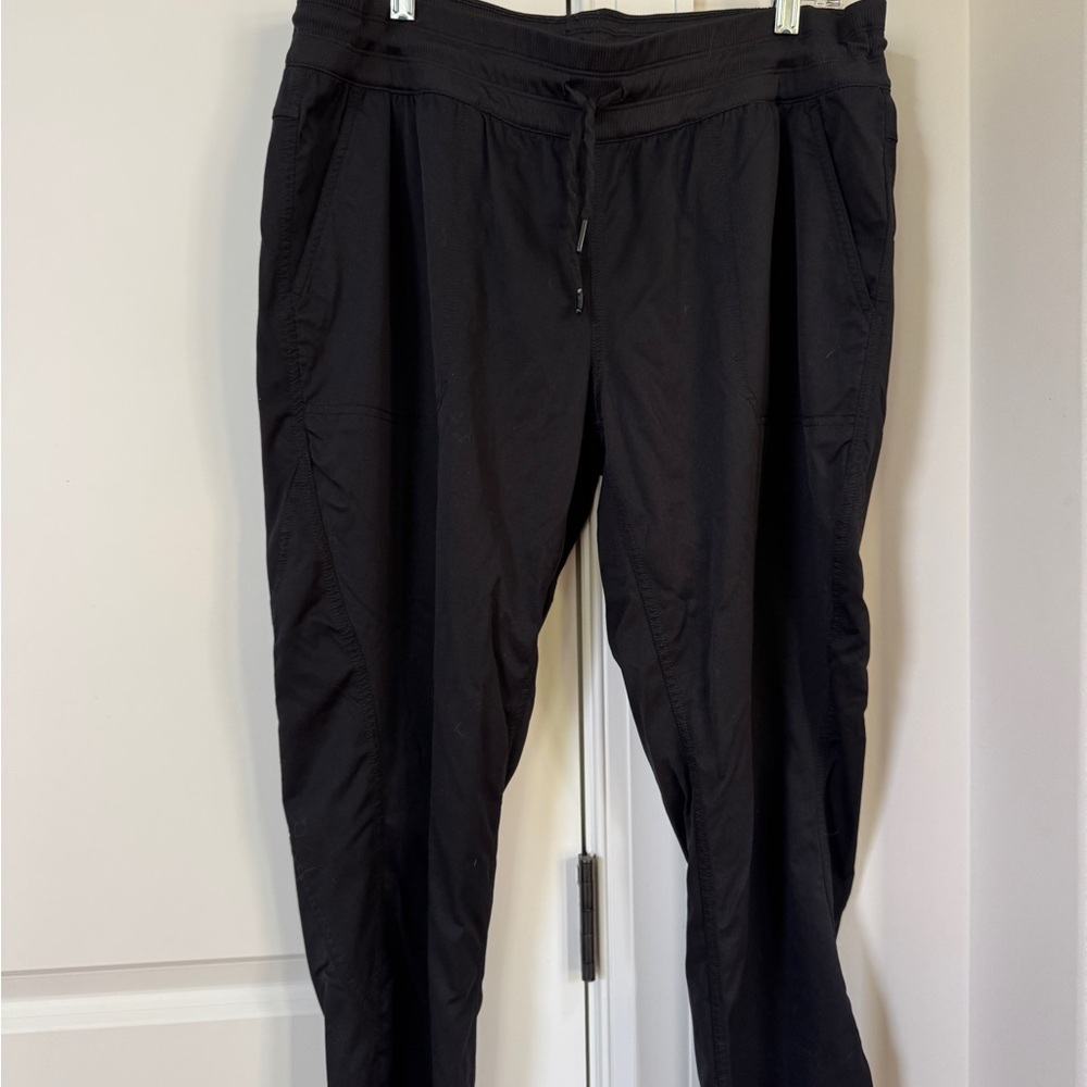 The North Face light weight athletic cropped pants size XL